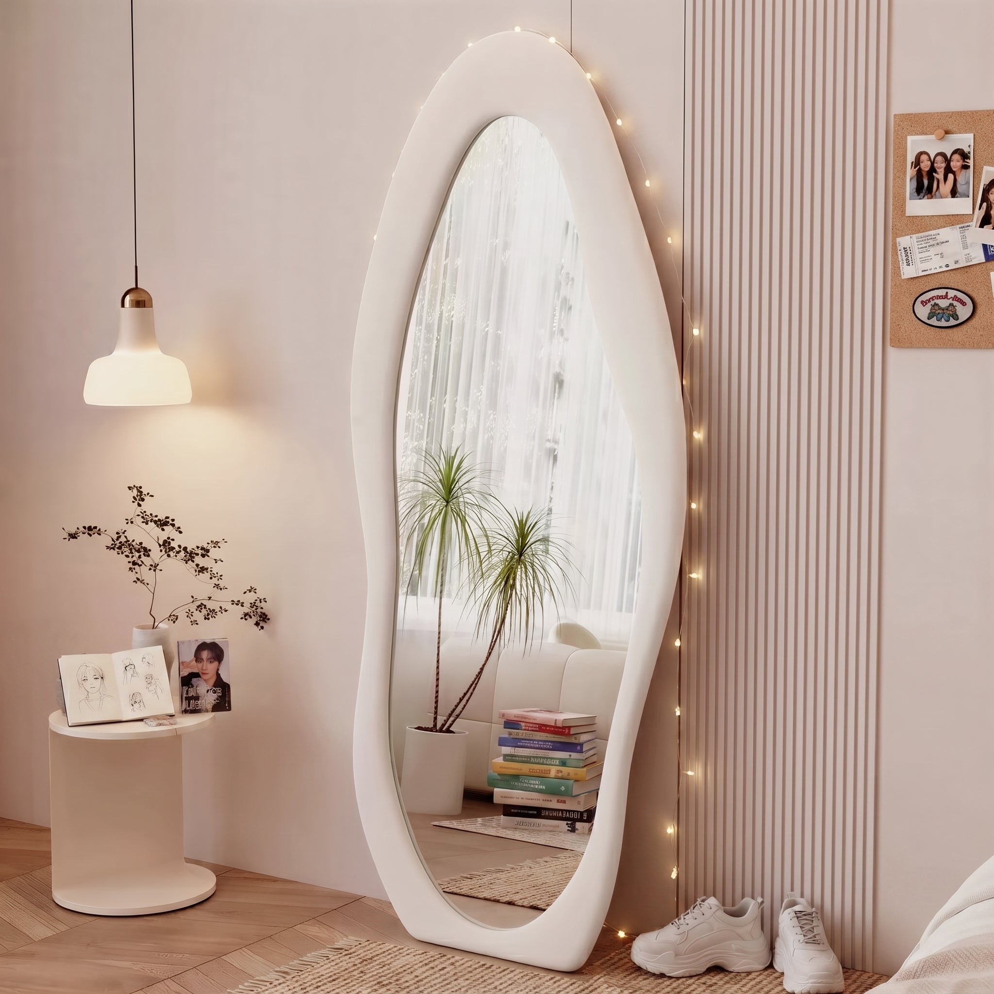 מראה עומדת אמורפית 60*160 ס"מ מרופדת בצבע קרם